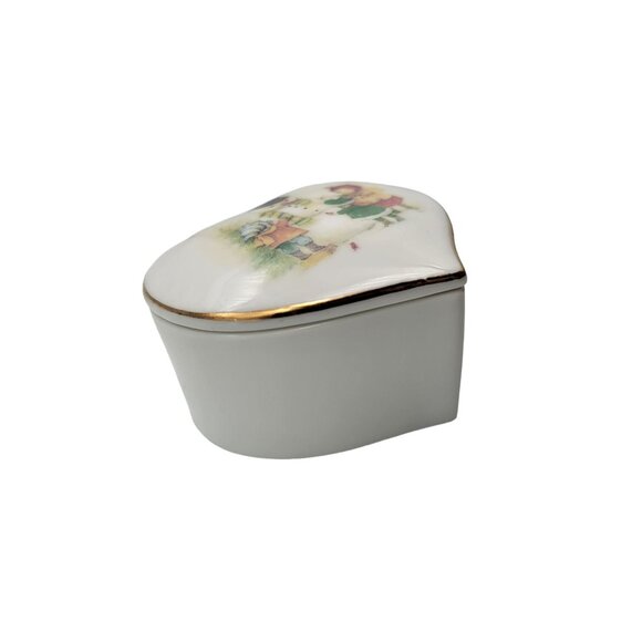 Christmas keepsake Gretchen Designer Collection Genuine Porcelain Trinket Box - Picture 3 of 6